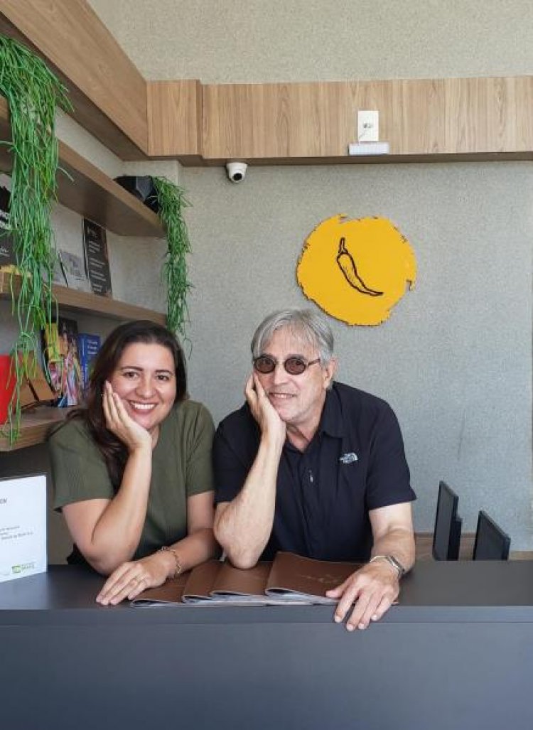 Ivan Lins distribui simpatia em almoço no Effó Restaurante