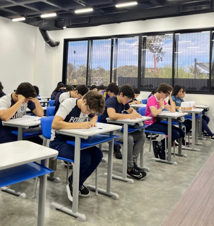 Enem: estudantes do Colégio Porto recebem suporte de ex-alunos que conseguiram vaga na universidade