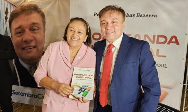 Juiz Jarbas Bezerra lançou livro sobre propaganda eleitoral em noite prestigiada