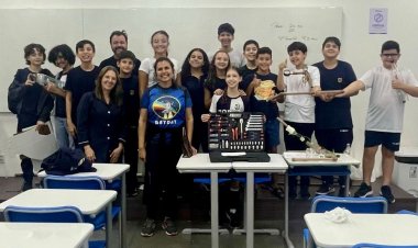 Estudantes do Colégio Porto lançam foguetes de garrafa PET durante Olimpíada Brasileira de Astronomia e Astronáutica