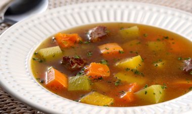 Cai a temperatura, sobe o apetite; aprenda a fazer uma sopa de respeito que vira janta