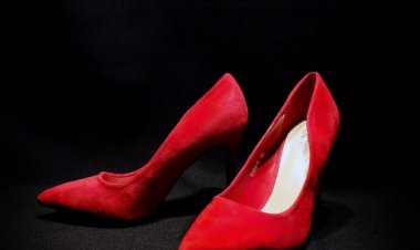 Saltos altos e os riscos escondidos: como o calçado pode impactar pés, joelhos e coluna