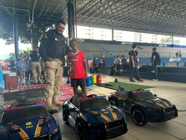 Projeto de educação no trânsito da PRF aproxima crianças da realidade viária em Natal