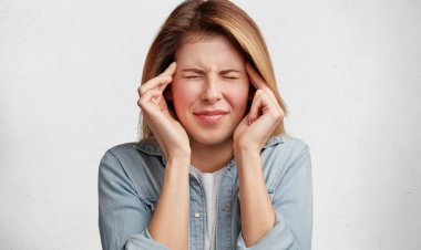 Dor de cabeça repetitiva pode esconder problemas oftalmológicos